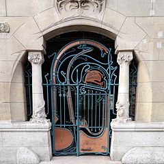 Entrance of the Castel Béranger, Paris, by Hector Guimard, 1895–1898[226]