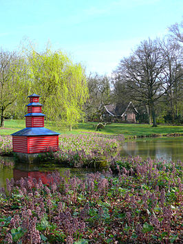 Eendenhuisje, vijvers en tuinmanswoning