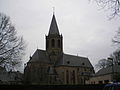 Begraafplaats RK (Onze Lieve Vrouwe ten Hemelopneming) en rechts uitvaartcentrum Monuta aan de Vlierweg