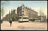 De Clercqstraat en Bilderdijkstraat te Amsterdam met tram in crème kleur naar Zandvoort (circa 1916).