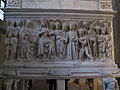 Reliefs von Antonio Baboccio am Grabmal des Ludovico Aldomorisco (1421)