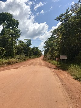 Einde van het geasfalteerde gedeelte van de BR-156 vanaf Oiapoque richting Macapá