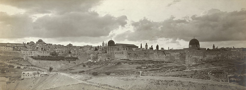 Güneybatı istikametinden Kudüs manzarası, Kudüs'ün suru, Kubbet-üs-Sahra, Mescid-i Aksa görünmektedir. (20. yüzyıl başında) (Üreten:American Colony (Jerusalem). Photo Dept.)