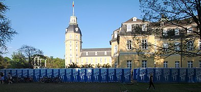 Dixi-Häuschen beim Christival 2016 vor dem Schloss Karlsruhe