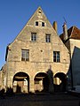 Am Marktplatz von Noyers