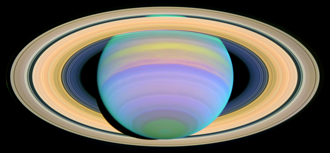 Ultraviyole ışınları altındaki Satürn'ün halkaları. Halkalar, metre ile mikrometre arasında değişen sayısız küçük parçacıktan oluşur. (Üreten: NASA)