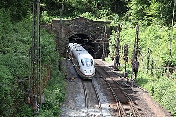 Portal des Schwarzkopftunnels in Heigenbrücken