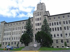 The art deco Simon-Larouche building was built in 1950.