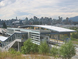 Het VCC-Clark Station, met uitzicht over de skyline van Vancouver