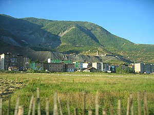 Blick auf den alten Ortsteil und das Bergwerk (2005)