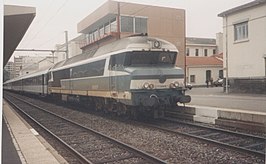 De CC72090 in blauwe kleurstelling in het station van Clermont-Ferrand