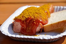 Currywurst và bánh mì