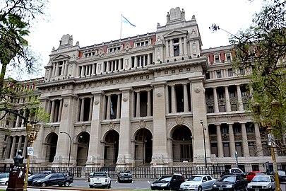 Adalet Sarayı en üst düzey temyiz mahkemesi ve kararlarıyla Arjantin Anayasası'nı yorumlayan organ olan Arjantin Anayasa Mahkemesi’nin görev yaptığı binadır.[28]