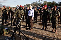 Then Defense Minister Jaques Wagner inspecting the 26th Paratrooper Infantry Battalion