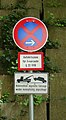 Zeichen 283-20 mit Zusatzschild „Anfahrtszone für Feuerwehr § 22 VVB“ und das nicht normierte Zusatzschild „Widerrechtlich abgestellte Fahrzeuge werden kostenpflichtig abgeschleppt“