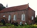 Midlumer Kirche mit Hagioskop in der Apsis