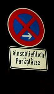 „Absolutes Halteverbot einschließlich Parkplatz“ ... aja.