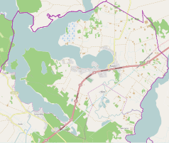 Mapa konturowa Rajgrodu, blisko centrum na lewo znajduje się punkt z opisem „Cmentarz żydowski w Rajgrodzie”