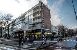 Het hotel, gezien vanaf de kruising met de Burgemeester de Vlugtlaan. Januari 2015