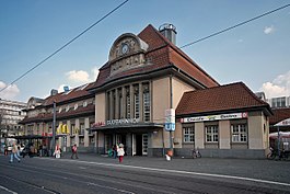 Het stationsgebouw