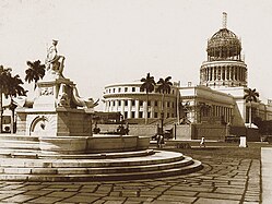 Image of the construction of the upper dome, taken c. 1928