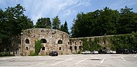 Turm I des Forts mit rechts anschließender Kurtine Richtung Turm VI