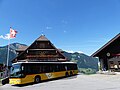 Postauto vor der Bergstation der Treib-Seelisberg-Bahn