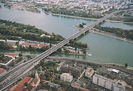 สะพานอาร์พาด (Árpád Bridge)