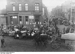 Εκκένωση της πόλης στις 2 Οκτωβρίου 1916, με πρόσχημα τον επικείμενο συμμαχικό βομβαρδισμό (φωτ. γερμανικού ομοσπονδιακού αρχείου).