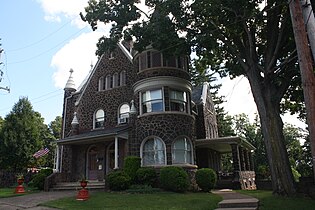 Gothic Revival Gatehouse and office (1900–1901).