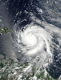 Hurrikan Maria zum Zeitpunkt seiner stärksten Intensität am 19. September um 17:42 Uhr UTC, kurz vor Erreichen der Küste von Puerto Rico