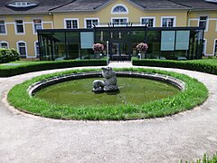 Neuzeitlicher Brunnen im Barockstil