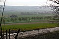 Gezicht vanaf de Stemmer Berg op Barsinghausen. Op de achtergrond de heuvelrug Deister.