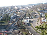 Tønsberg med stasjonsområdet og jernbanelinjene inn i Jarlsbergtunnelen gjennom Frodeåsen foran i bildet. Tunnelen åpnet i november 2011. Bildet er tatt samme vår. Foto: Bernt Rostad