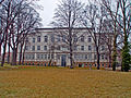 Einstige Fürstenschule (heute Sächsisches Landesgymnasium St. Afra) sowie Stütz- und Einfriedungsmauern (Einzeldenkmal zu Sachgesamtheit 09300930)