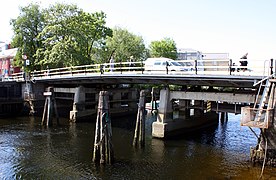 Brattørbrua og Brattørparken i bakgrunnen Foto: Trondheim havn (2009)