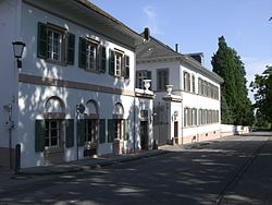 Das Gutshaus des Weinguts an der Weinstraße