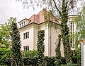 Wohnhaus in offener Bebauung mit Hausgarten