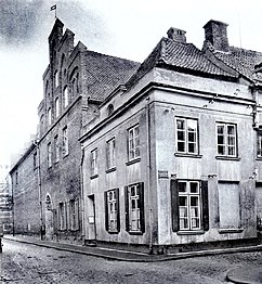 Das zur Anlage gehörende, um 1800 errichtete Haus des Chirurgen, um 1900