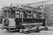 Triebwagen 2112 (Typ Neu-Berolina, Bj. 1901) vor der Hauptwerkstatt Uferstraße. Das Fahrzeug war der 1000. an die GBS gelieferte Triebwagen.