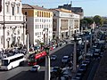 Nordseite der östlichen Via della Conciliazione. Der Palazzo Pio ist das dritte Gebäude von Links. Im Hintergrund die Engelsburg