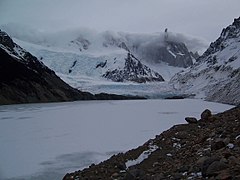 Cerro Torre mit Gletscherlagune im Winter