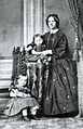 Elisabeth Mann mit ihrer Tochter Olga und ihrem Sohn Siegmund. Foto von Hermann Linde, um 1862