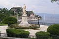 Denkmal Kapodistrias mit Blick auf die Alte Festung