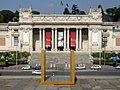 Skulptur von Cy Twombly vor der Galleria Nazionale d’Arte Moderna (April 2009)