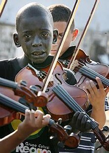 The 2009 photograph of Torquato playing at his teacher's funeral