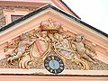 Close-up of coats of arms (left: Baden-Baden, right: Saxe-Lauenburg) and pebble dash used on walls