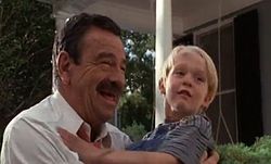 Walter Matthau és Mason Gamble a film egyik jelenetében