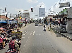 Jalan raya di depan Pasar Sambi tahun 2021