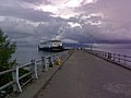 Tretel menuju kapal di Pelabuhan penyeberangan Waipirit di Pulau Seram, Maluku